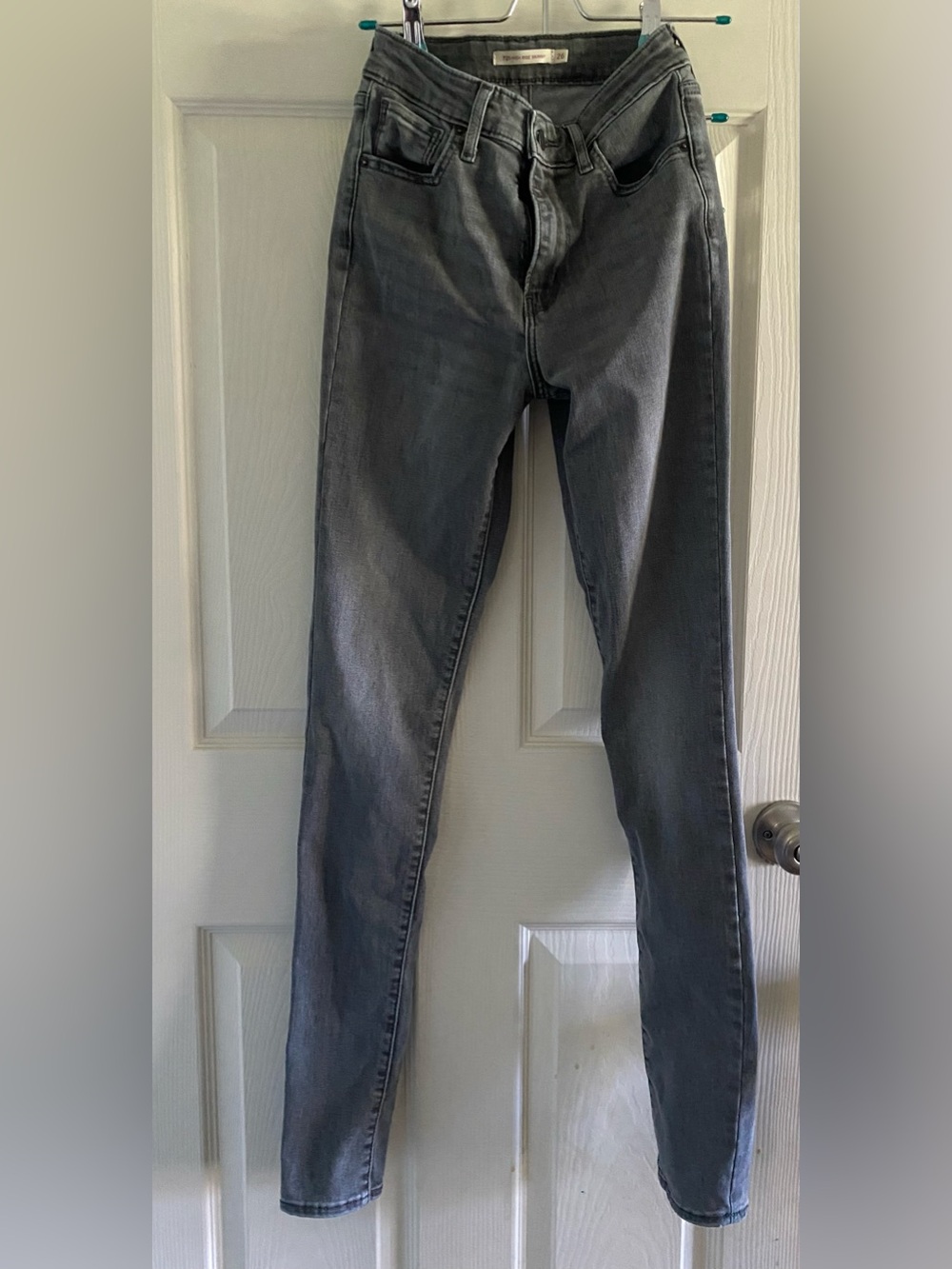 Levi's High-Rise Women's Jeans in Washed Gray